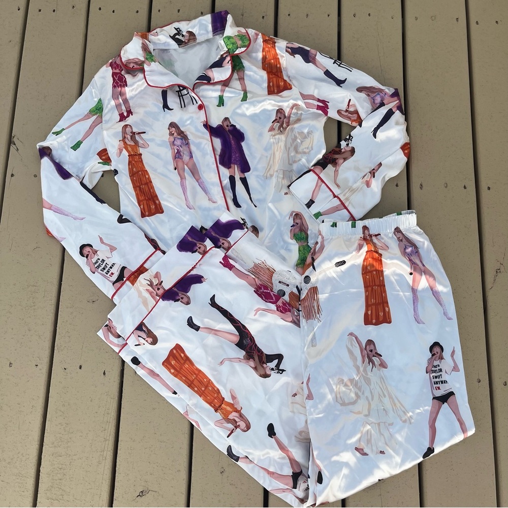 Taylor swift eras tour pajamas set large